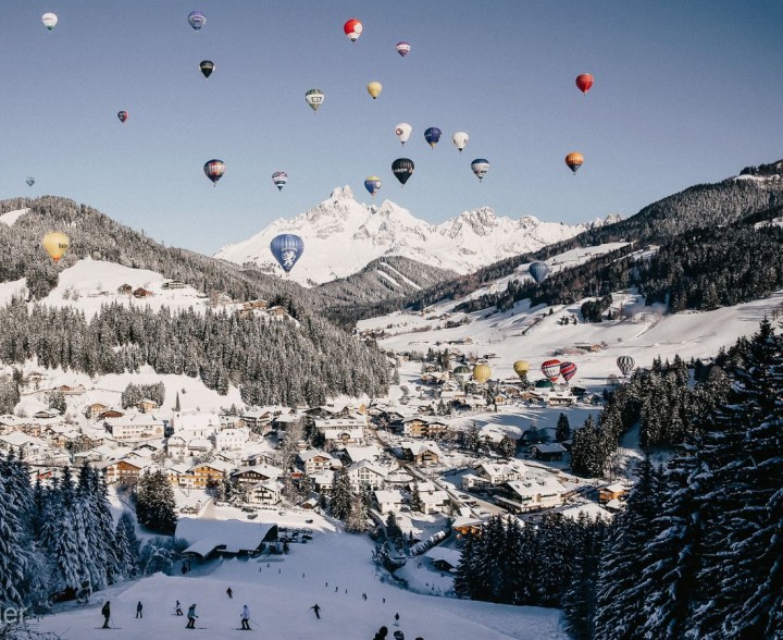 Filzmoos im Winter mit Ballonen 
