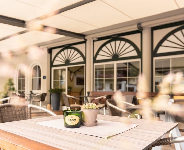 Après-Ski auf der Terrasse beim Hotel Jagdhof