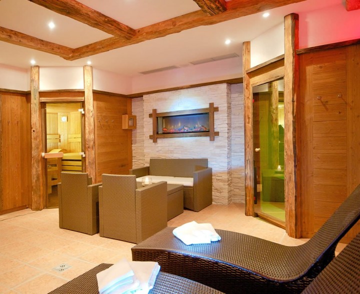 Wellnessbereich mit Sauna und Infrarotsauna
