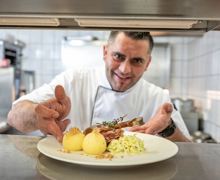 Köstlicher Burger à la Restauant Jagdhof mit zertifiziertem Biofleisch