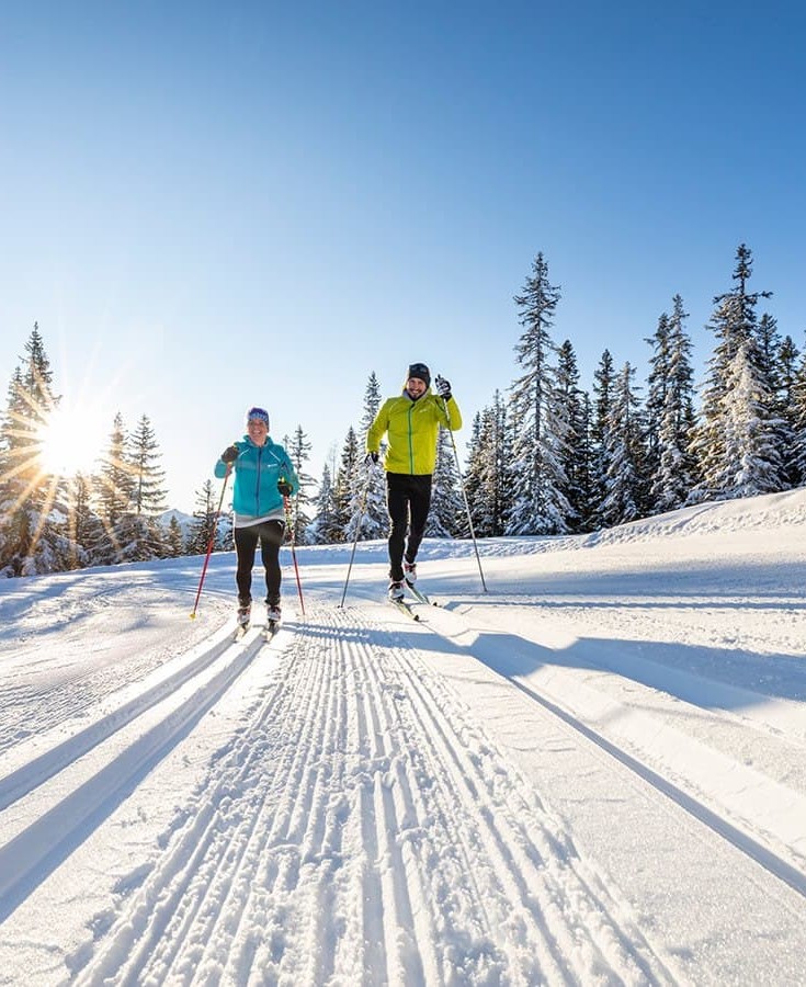 Langlaufen auf der Roßbrand Höhenloipe mit traumhaftem Panorama