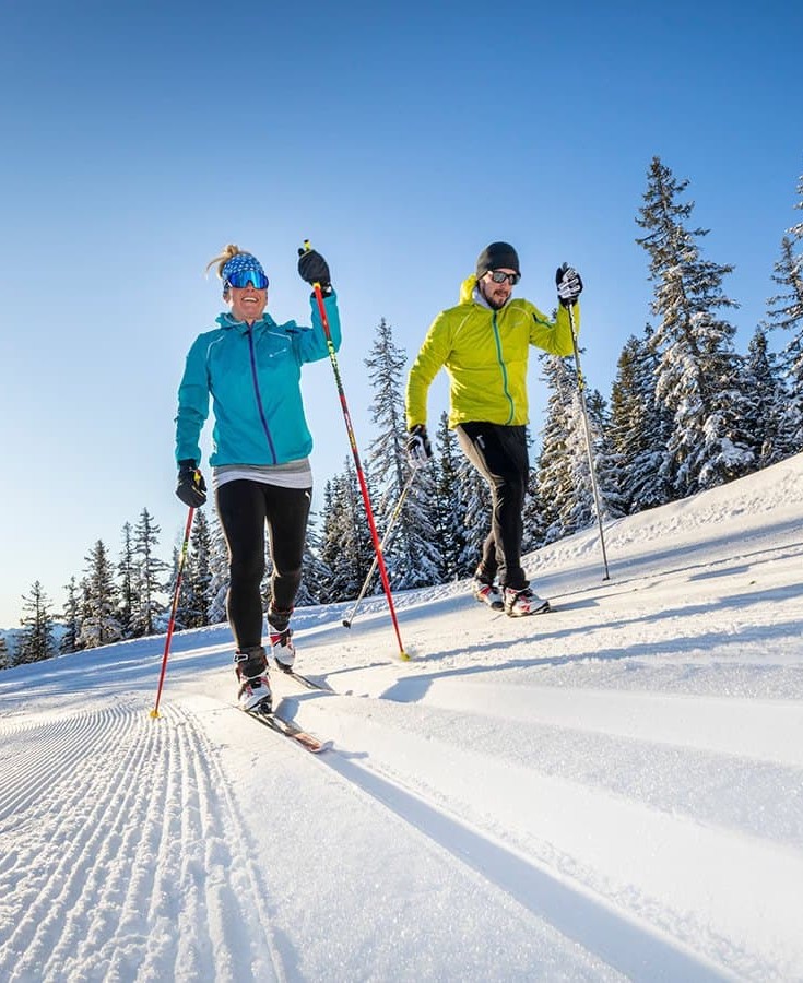 Langlaufen auf der Roßbrand Höhenloipe mit traumhaftem Panorama